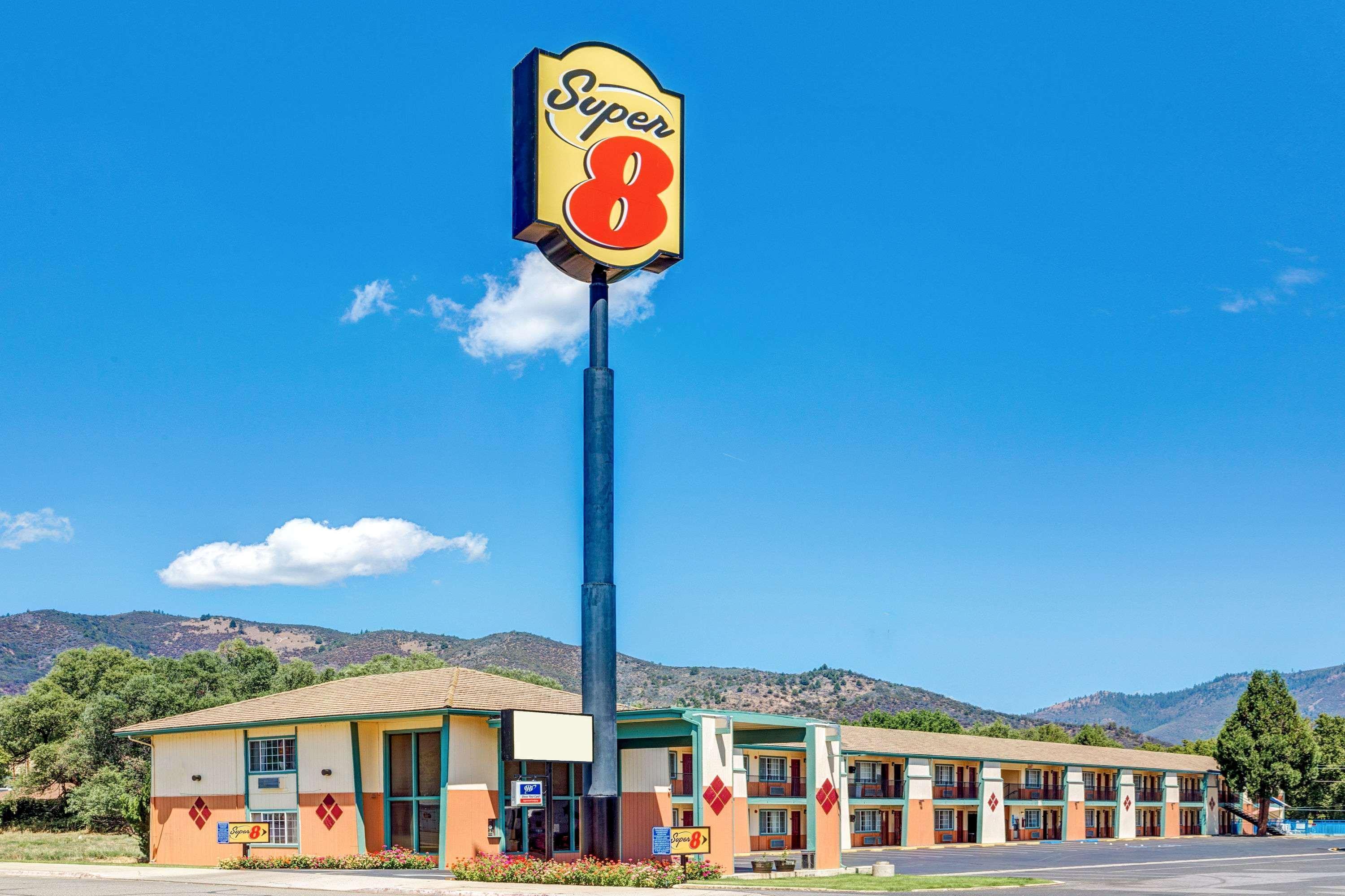 Hotel Super 8 By Wyndham Yreka Esterno foto
