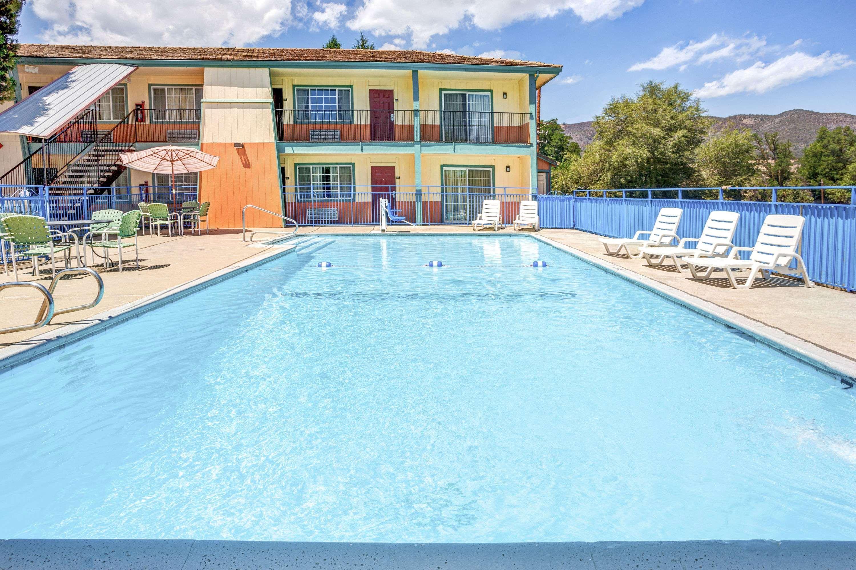 Hotel Super 8 By Wyndham Yreka Esterno foto