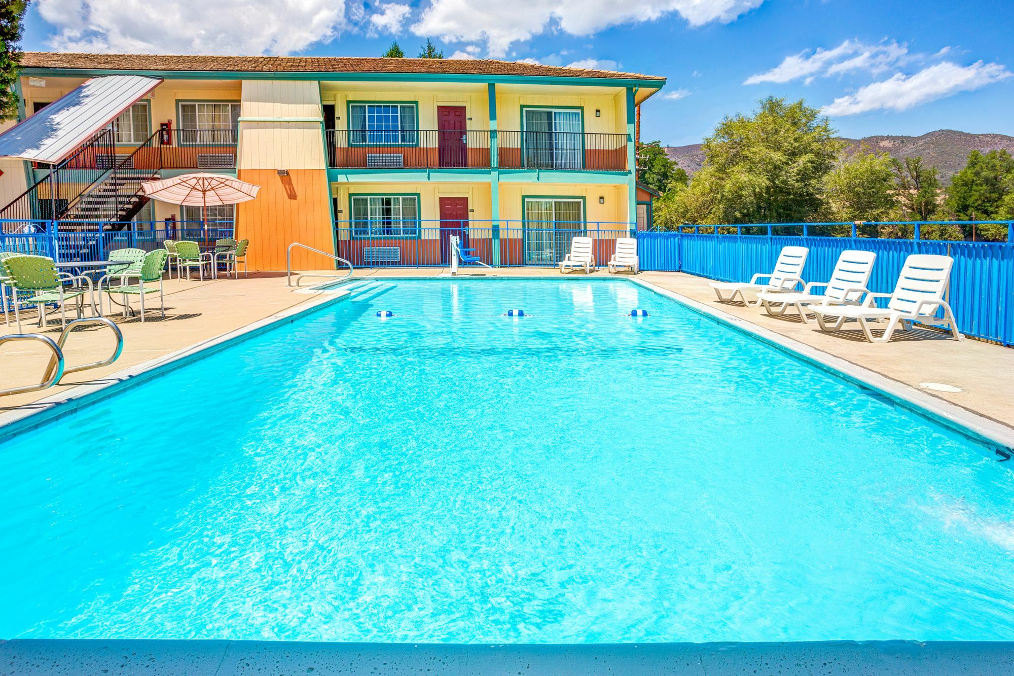 Hotel Super 8 By Wyndham Yreka Esterno foto
